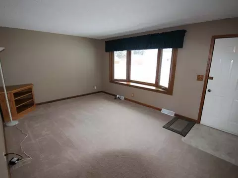1823 Assumption Dr, Bismarck, ND 58501 photo 9