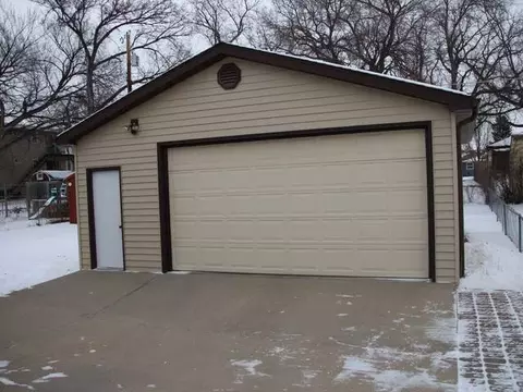 1823 Assumption Dr, Bismarck, ND 58501 photo 25