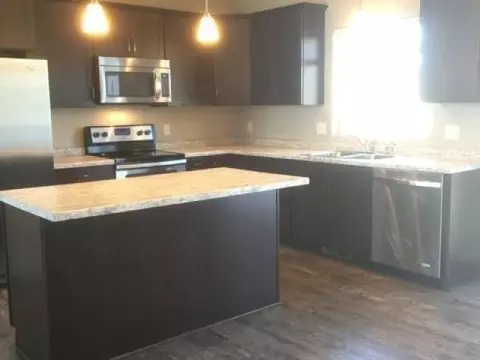 408 Fields Ct, Mandan, ND 58554 photo 4
