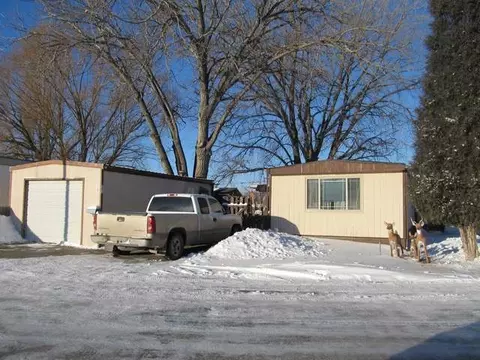 107 Tuttle Ave, Mandan, ND 58554 photo 1