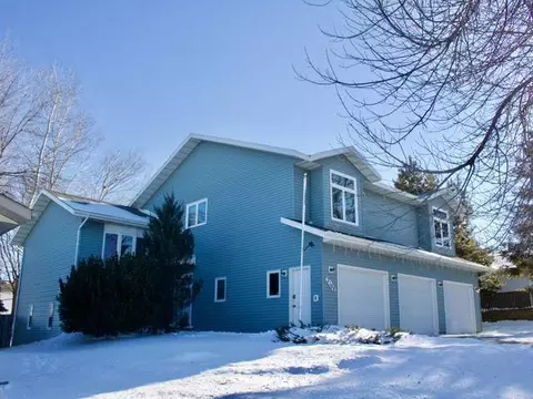 2108 10th Ave SE, Mandan, ND 58554 photo 1