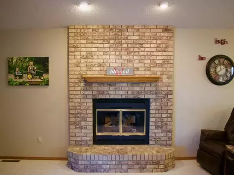 2108 10th Ave SE, Mandan, ND 58554 photo 3