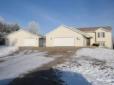 2826 Morris Rd, Bismarck, ND 58503 photo 2