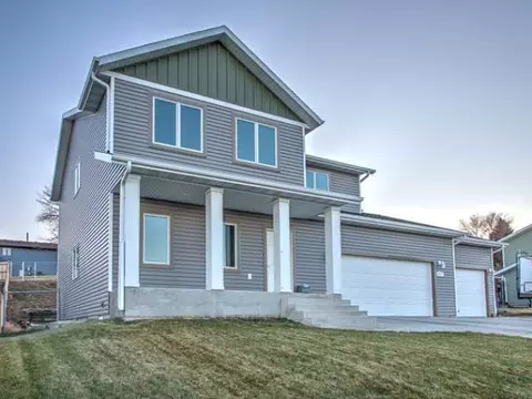 3219 Eastside Pl, Bismarck, ND 58501 photo 1