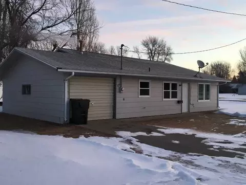 502 3rd St SW, Steele, ND 58482 photo 1