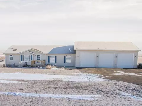 2583 Jonathan Dr N, Mandan, ND 58554 photo 2