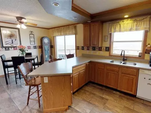 2583 Jonathan Dr N, Mandan, ND 58554 photo 9