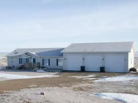 2583 Jonathan Dr N, Mandan, ND 58554 photo 3