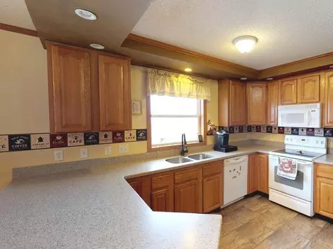 2583 Jonathan Dr N, Mandan, ND 58554 photo 8