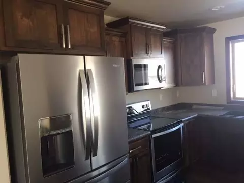 604 Cobblestone Lp, Mandan, ND 58554 photo 2