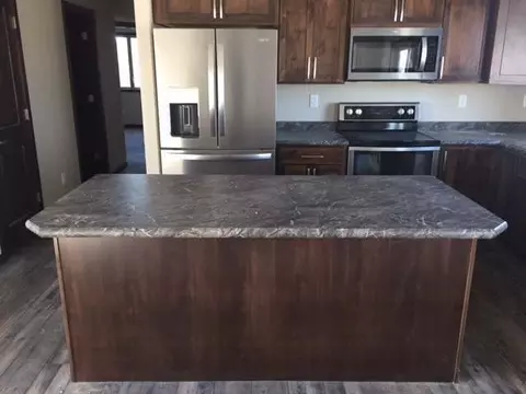 604 Cobblestone Lp, Mandan, ND 58554 photo 3