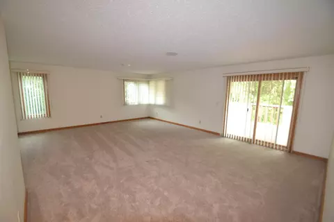 313 Brandon Dr E, Bismarck, ND 58503 photo 9