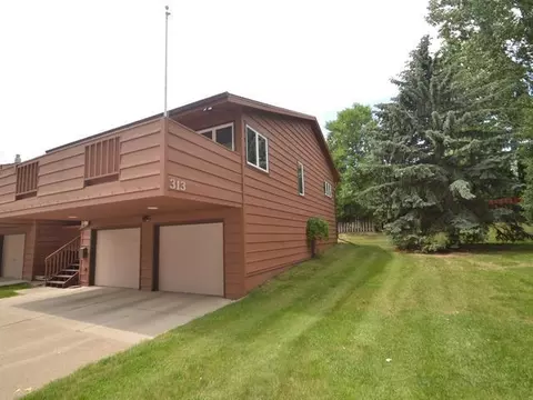 313 Brandon Dr E, Bismarck, ND 58503 photo 1