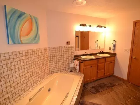 313 Brandon Dr E, Bismarck, ND 58503 photo 13