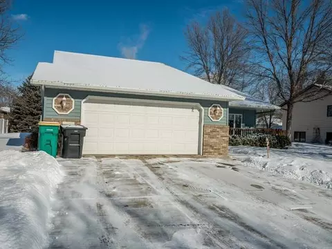 222 Stuttgart Dr, Bismarck, ND 58504 photo 3