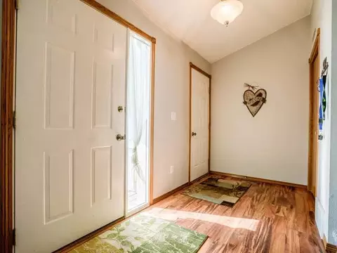 222 Stuttgart Dr, Bismarck, ND 58504 photo 5