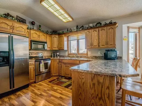 222 Stuttgart Dr, Bismarck, ND 58504 photo 9