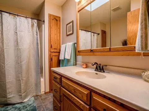 222 Stuttgart Dr, Bismarck, ND 58504 photo 16