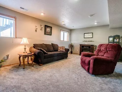 222 Stuttgart Dr, Bismarck, ND 58504 photo 21