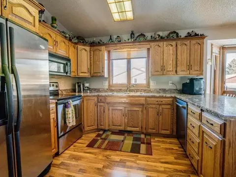 222 Stuttgart Dr, Bismarck, ND 58504 photo 8