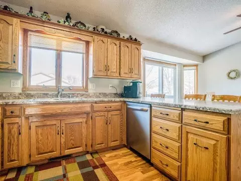 222 Stuttgart Dr, Bismarck, ND 58504 photo 10