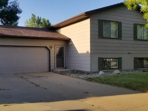 80 Custer Dr, Lincoln, ND 58504 photo 2