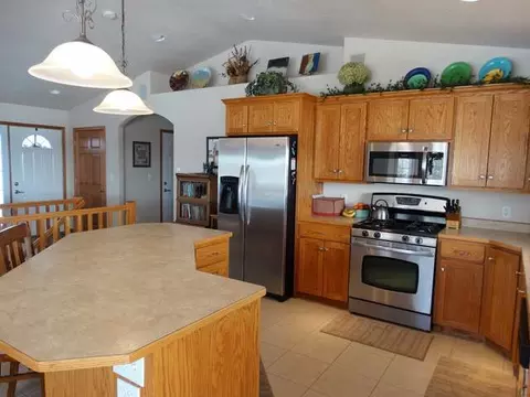 7455 Brook Loop, Bismarck, ND 58503 photo 4
