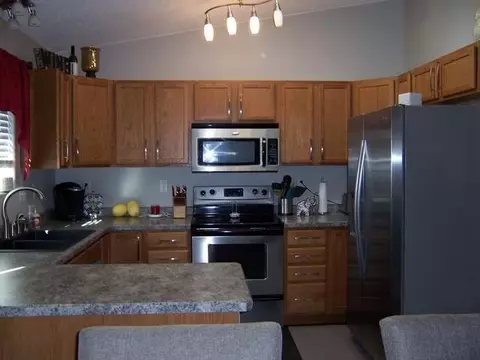 147 Lorrain Dr, Bismarck, ND 58503 photo 5