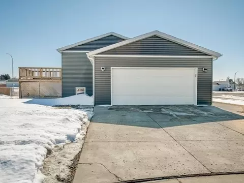 4500 40th Ave NW, Mandan, ND 58554 photo 1