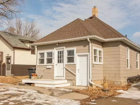 210 3rd Ave NE, Mandan, ND 58554 photo 2