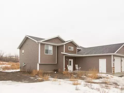 2401 Macedonia Ave SE, Mandan, ND 58554 photo 2