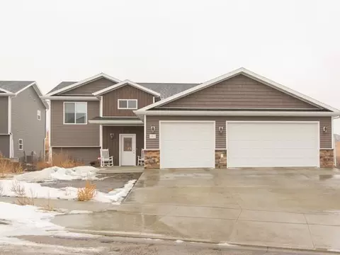 2401 Macedonia Ave SE, Mandan, ND 58554 photo 1
