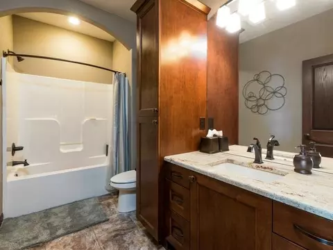 5125 Cornice Dr, Bismarck, ND 58503 photo 13