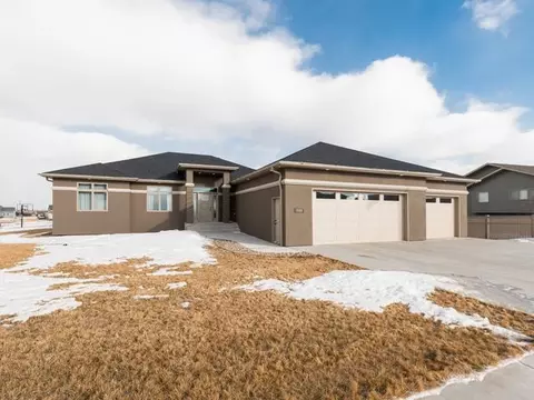 5125 Cornice Dr, Bismarck, ND 58503 photo 1