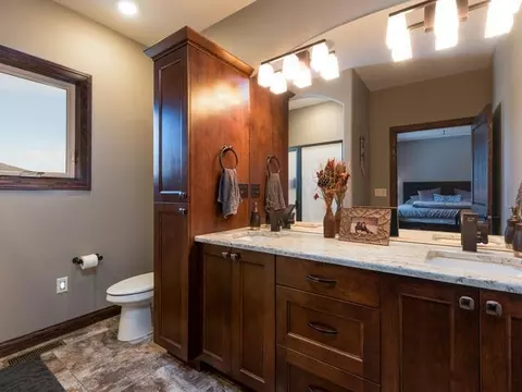 5125 Cornice Dr, Bismarck, ND 58503 photo 9