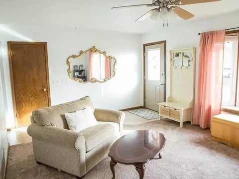 412 Meadow Ln, Bismarck, ND 58504 photo 3