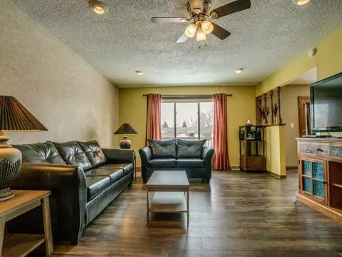 806 4th Ave NE, Mandan, ND 58554 photo 3
