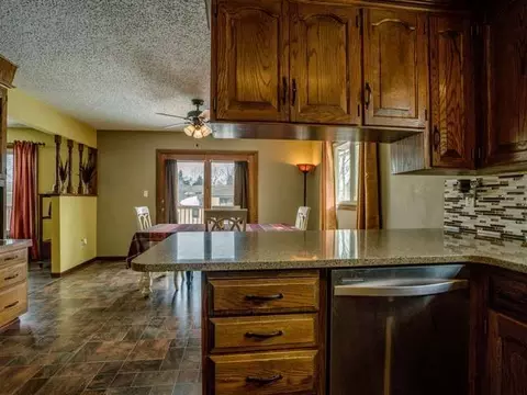 806 4th Ave NE, Mandan, ND 58554 photo 11