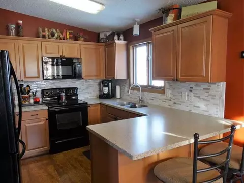 106 Wachter Ave E, Bismarck, ND 58504 photo 4