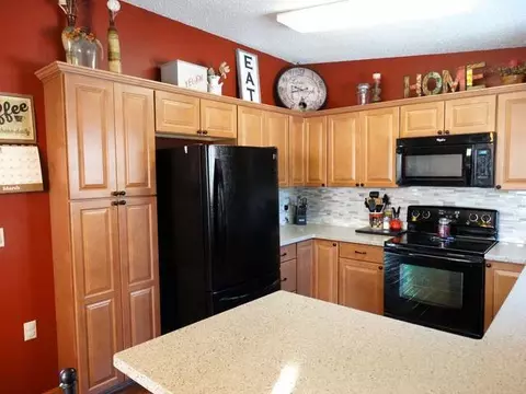 106 Wachter Ave E, Bismarck, ND 58504 photo 5