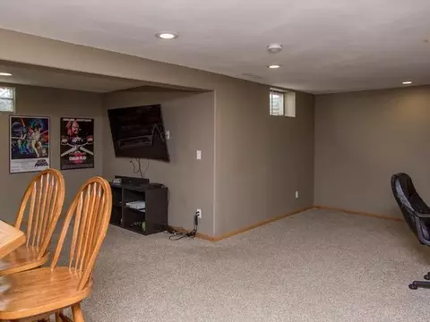 208 Division St NW, Mandan, ND 58554 photo 25