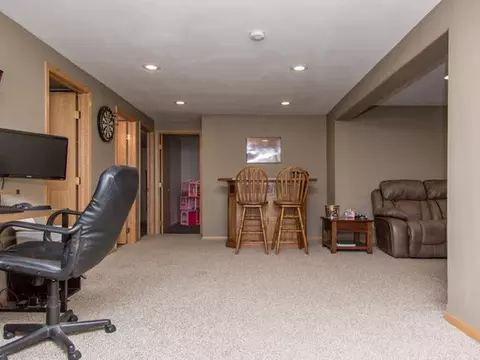 208 Division St NW, Mandan, ND 58554 photo 23