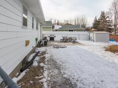 208 Division St NW, Mandan, ND 58554 photo 32