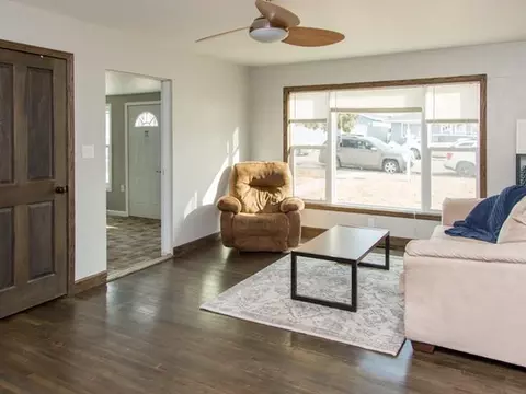 208 Division St NW, Mandan, ND 58554 photo 8