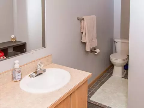 208 Division St NW, Mandan, ND 58554 photo 26