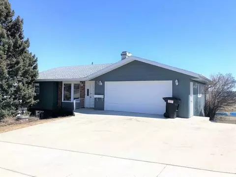 720 8th Ave NE, Mandan, ND 58554 photo 1