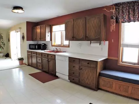 720 8th Ave NE, Mandan, ND 58554 photo 4