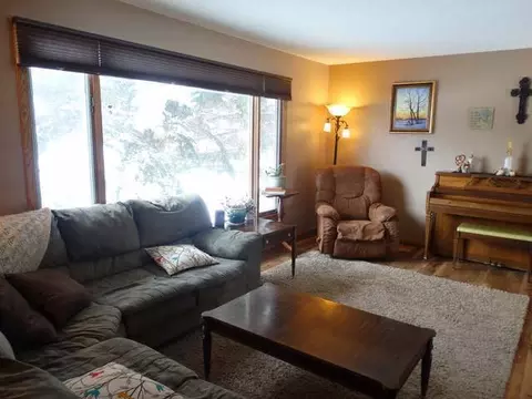 1220 E Coulee Rd, Bismarck, ND 58501 photo 2
