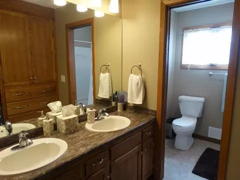 1220 E Coulee Rd, Bismarck, ND 58501 photo 14