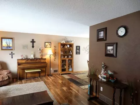 1220 E Coulee Rd, Bismarck, ND 58501 photo 4